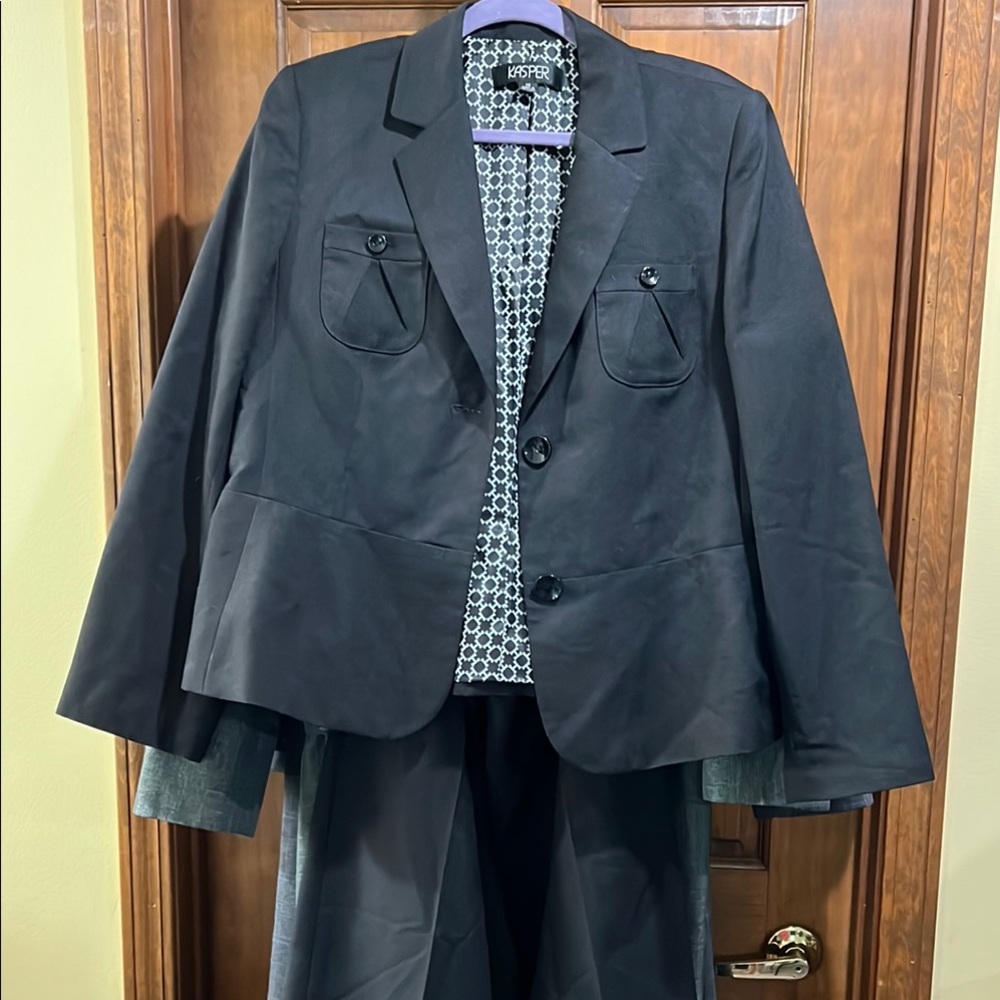Kasper 2 piece Black Pantsuit size 16